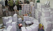 Đột kích xưởng gia công 10.000 cuốn sách lậu giữa Hà Nội